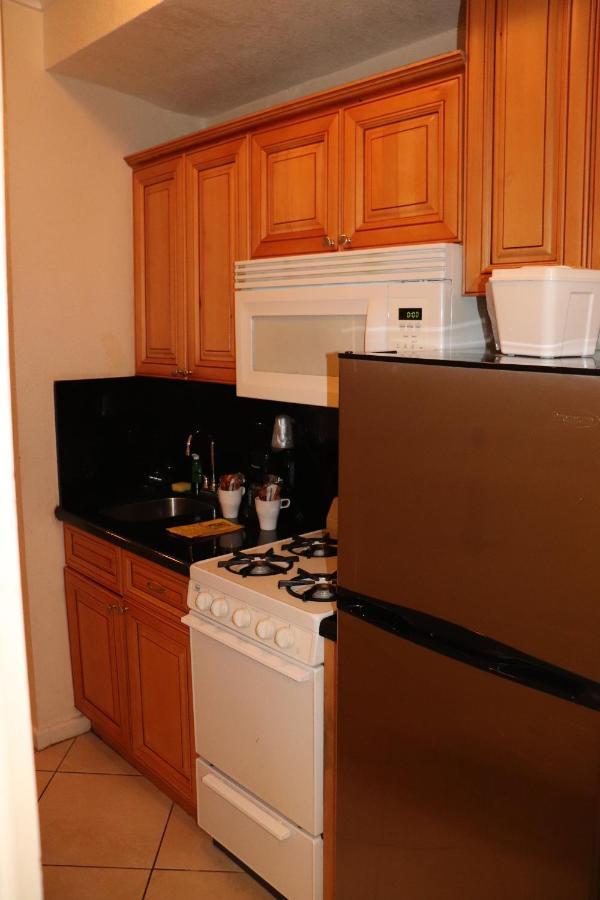 On Hollywood Beach - Affordable Two Bedrooms Sleeps 6 With Two Bathrooms 戴尼亚 外观 照片