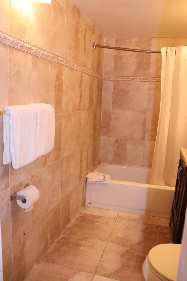 On Hollywood Beach - Affordable Two Bedrooms Sleeps 6 With Two Bathrooms 戴尼亚 外观 照片