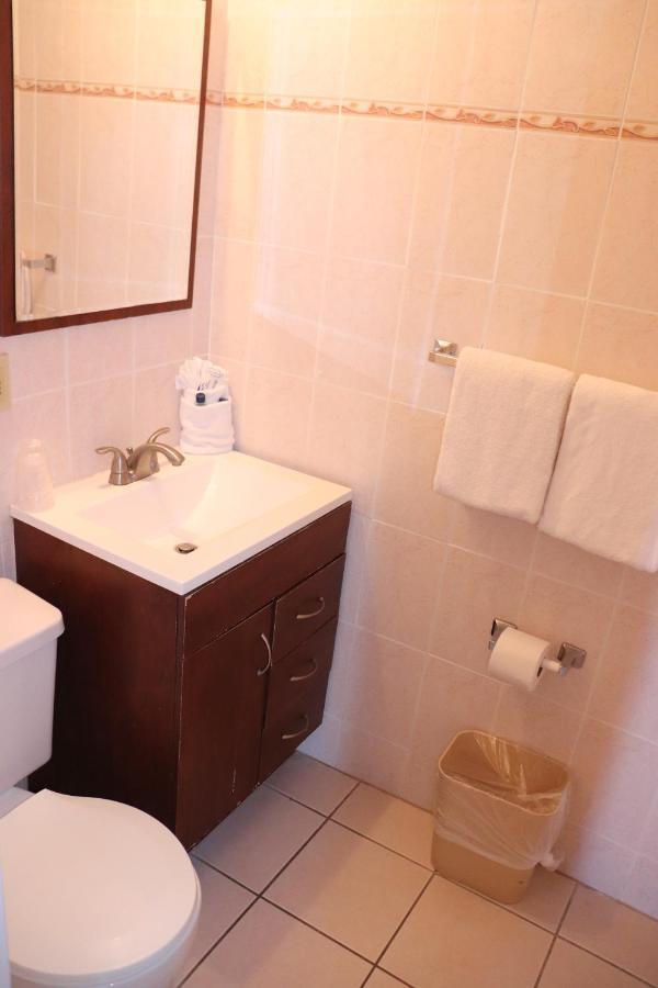 On Hollywood Beach - Affordable Two Bedrooms Sleeps 6 With Two Bathrooms 戴尼亚 外观 照片