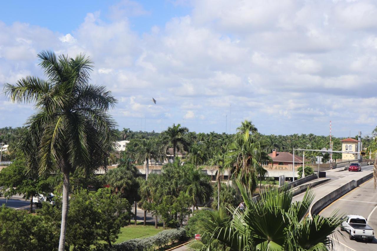 On Hollywood Beach - Affordable Two Bedrooms Sleeps 6 With Two Bathrooms 戴尼亚 外观 照片