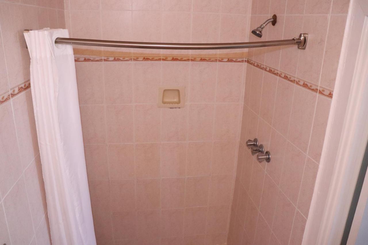 On Hollywood Beach - Affordable Two Bedrooms Sleeps 6 With Two Bathrooms 戴尼亚 外观 照片