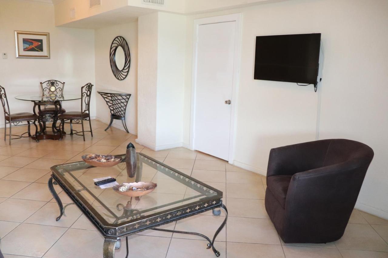 On Hollywood Beach - Affordable Two Bedrooms Sleeps 6 With Two Bathrooms 戴尼亚 外观 照片